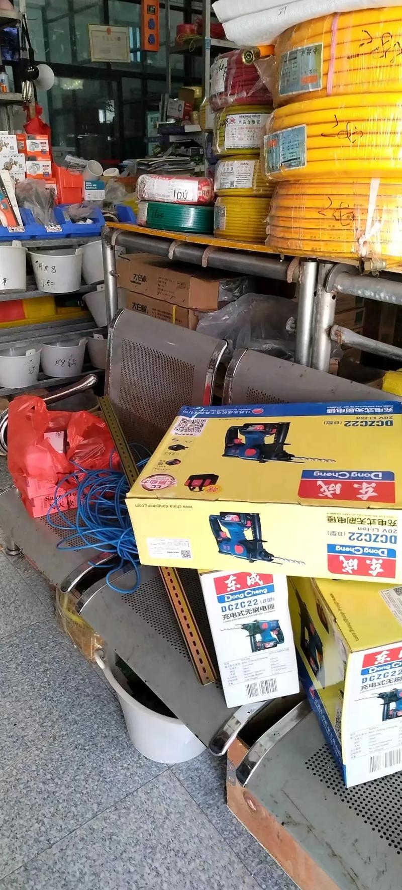 五金机电实体店 今天 开门大吉,感谢老客户的支持,和一直以